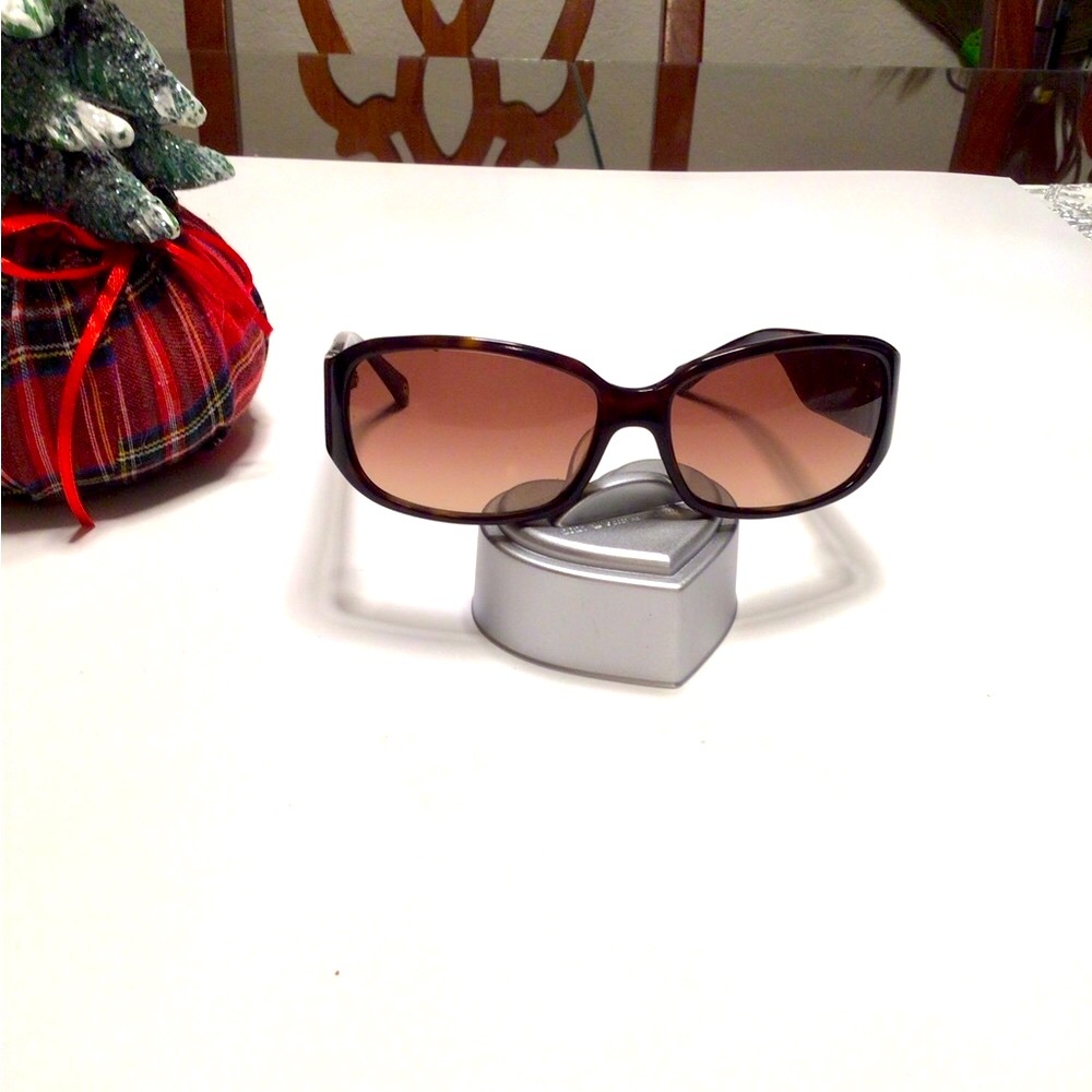 Coach sunglasses, beautiful and nice to wear